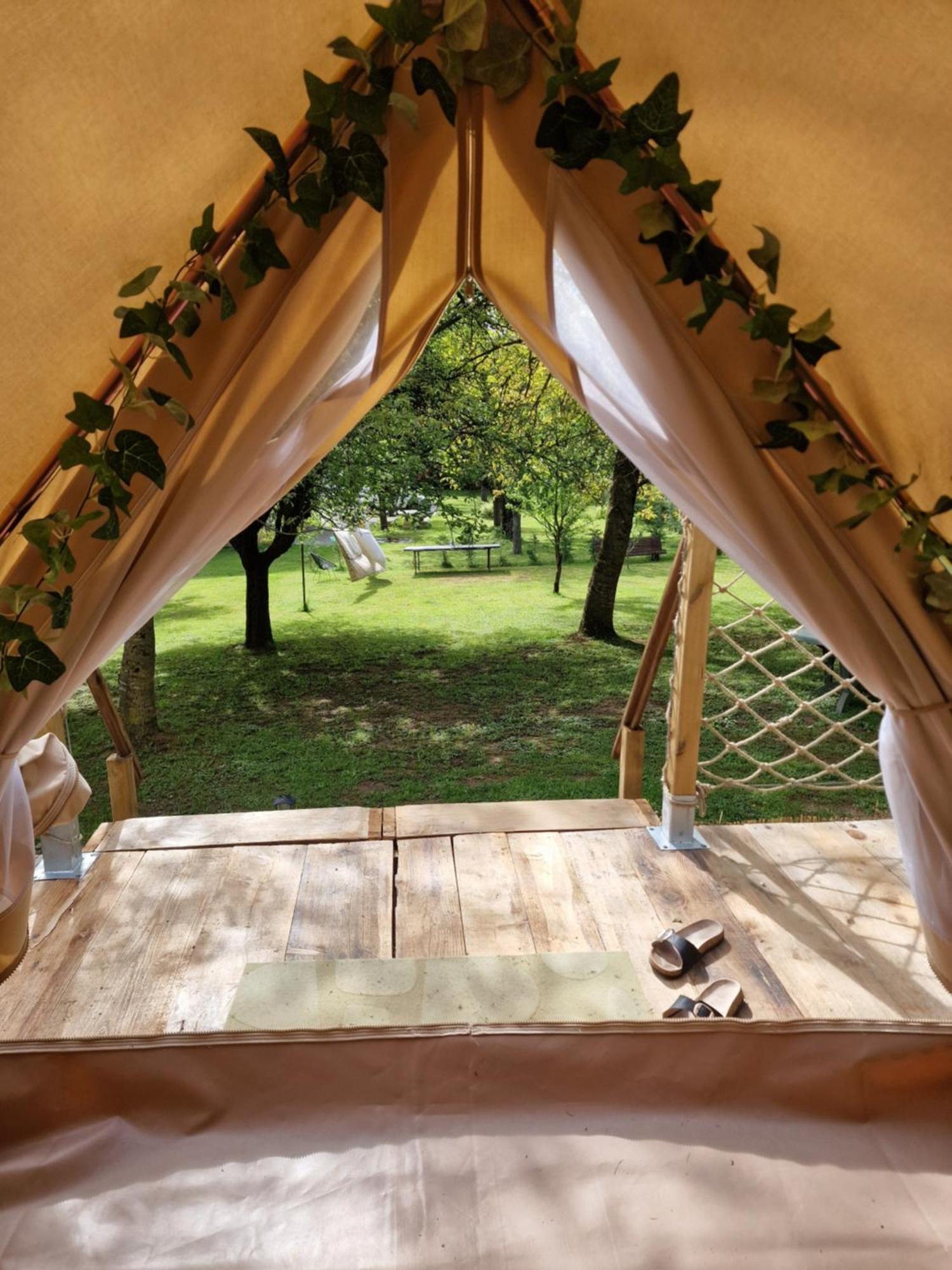 Roquefeuil Lodge Tente Les Pommiers Glamping O Rendez-Vous En Demi-Pension المظهر الخارجي الصورة