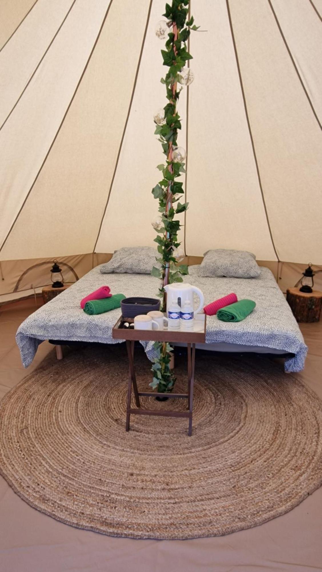 Roquefeuil Lodge Tente Les Pommiers Glamping O Rendez-Vous En Demi-Pension المظهر الخارجي الصورة